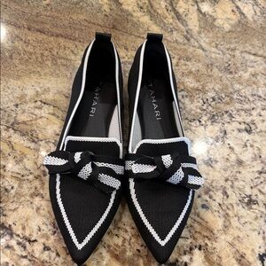 Tahari Women's Black and White Pointed Flats